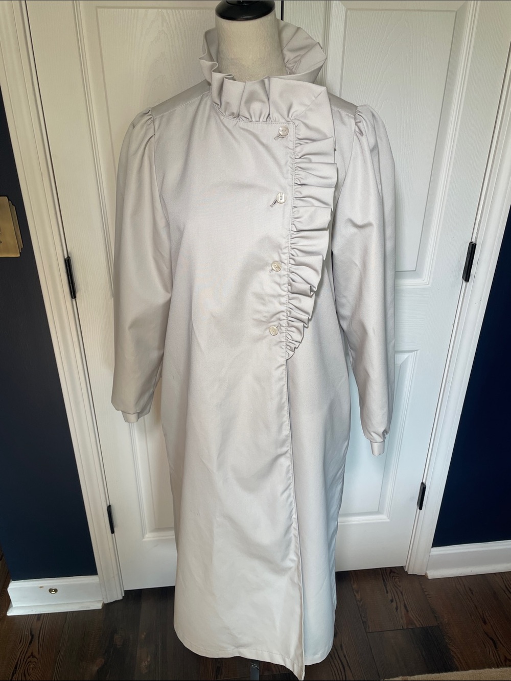 Vintage Misty Harbor Trench Coat‎ Ruffled Collar Light Grey/Beige Size 10